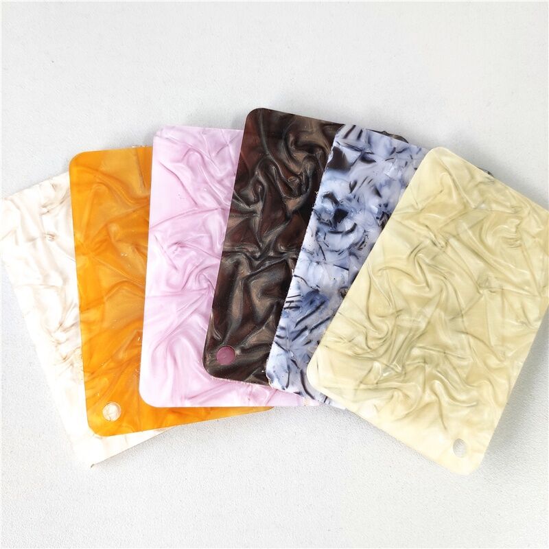 ¿Cómo se pueden alinear las láminas acrílicas fundidas con sus objetivos de sostenibilidad en la construcción?